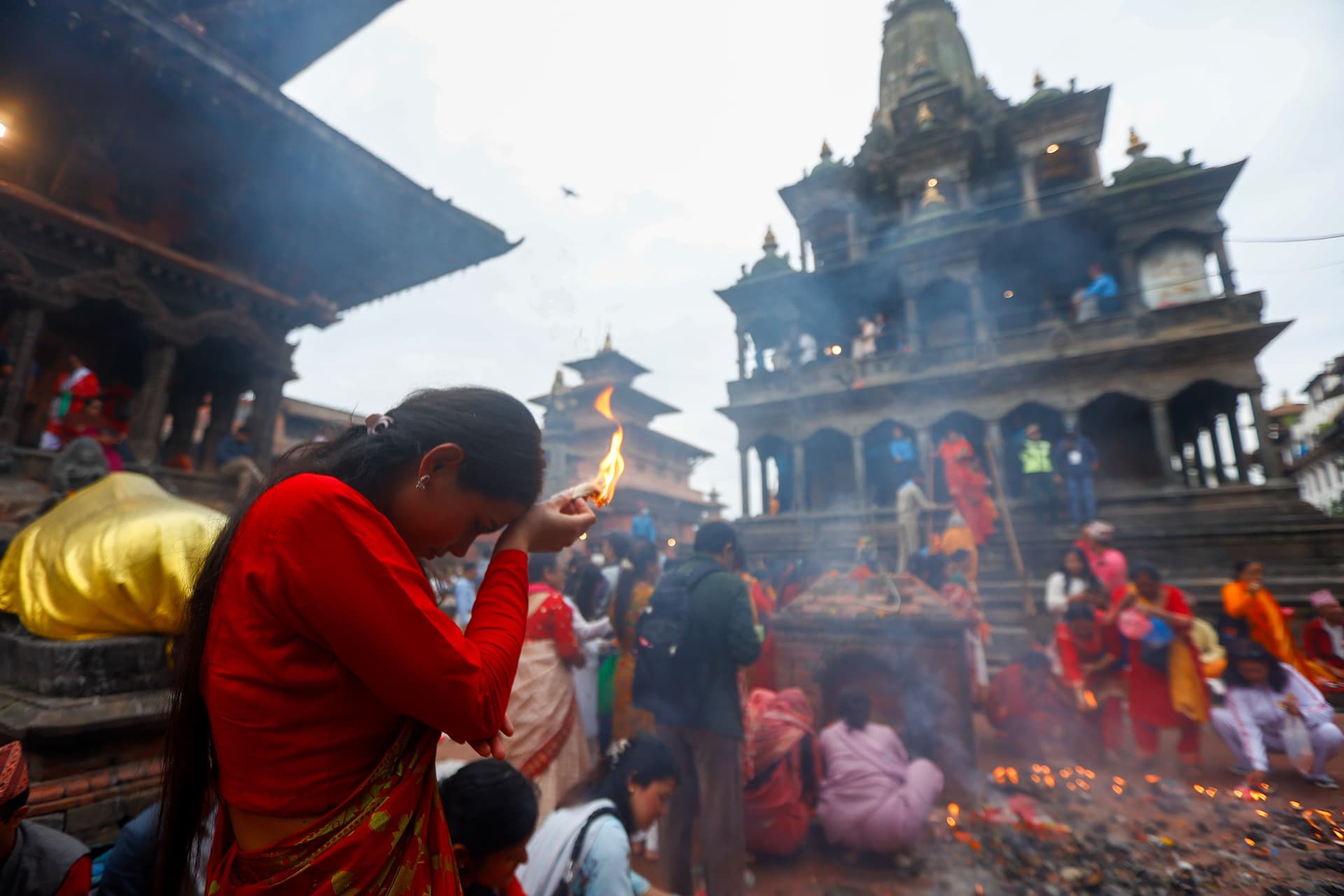 कृष्ण जन्माष्टमीमा पाटनको कृष्ण मन्दिरमा भक्तजनको घुइँचो